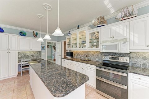 House in Punta Gorda, Florida 3 bedrooms, 430.97 sq.m. № 2408716 - photo 16