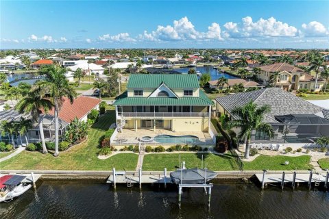 House in Punta Gorda, Florida 3 bedrooms, 430.97 sq.m. № 2408716