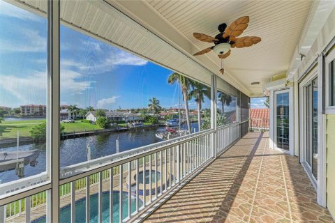 House in Punta Gorda, Florida 3 bedrooms, 430.97 sq.m. № 2408716 - photo 4