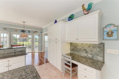 House in Punta Gorda, Florida 3 bedrooms, 430.97 sq.m. № 2408716 - photo 21
