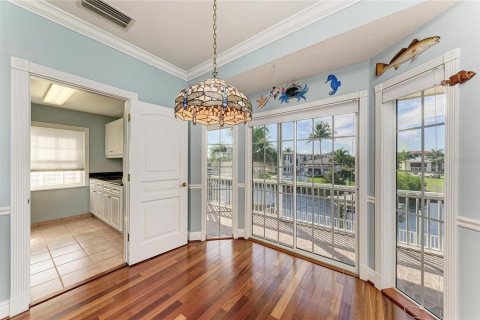 House in Punta Gorda, Florida 3 bedrooms, 430.97 sq.m. № 2408716 - photo 14