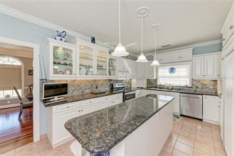 House in Punta Gorda, Florida 3 bedrooms, 430.97 sq.m. № 2408716 - photo 15