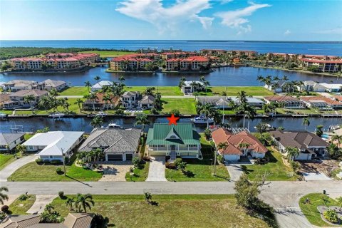 House in Punta Gorda, Florida 3 bedrooms, 430.97 sq.m. № 2408716 - photo 2