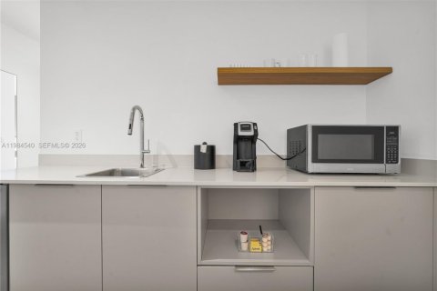 Condo in Miami, Florida  № 2045738 - photo 15