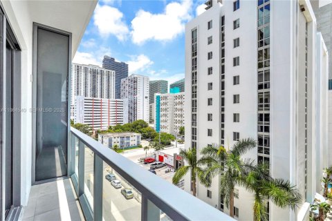 Condo in Miami, Florida  № 2045738 - photo 25