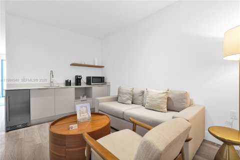 Condo in Miami, Florida  № 2045738 - photo 12