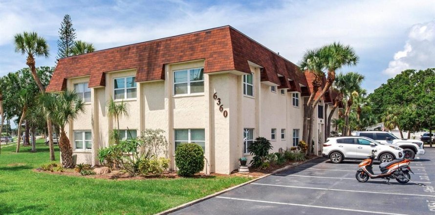 Condo in Saint Petersburg, Florida, 1 bedroom  № 1795448