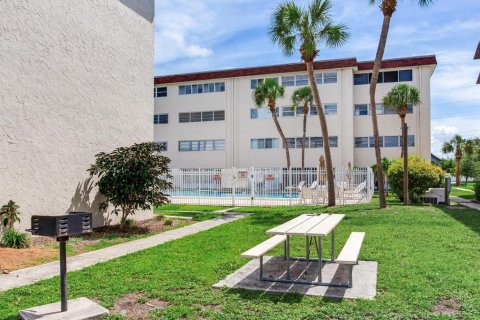 Condo in Saint Petersburg, Florida, 1 bedroom  № 1795448 - photo 18