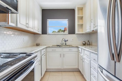 Condo in Saint Petersburg, Florida, 1 bedroom  № 1795448 - photo 4