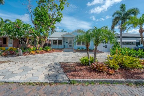 Casa en venta en Saint Petersburg, Florida, 4 dormitorios, 202.43 m2 № 1834880 - foto 1