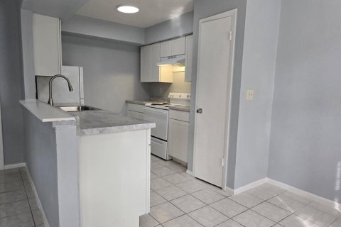 Appartement à louer à Auburndale, Floride: 1 chambre, 79.43 m2 № 2410484 - photo 4