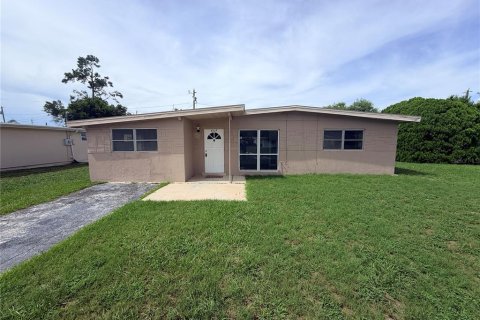 House in New Port Richey, Florida 2 bedrooms, 92.53 sq.m. № 2360869