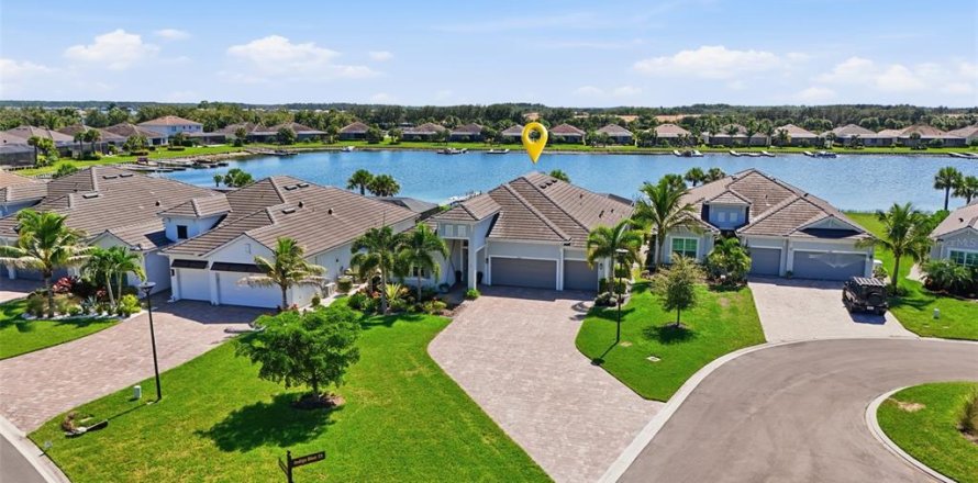 Casa en Fort Myers, Florida 4 dormitorios, 253.16 m2 № 2418486