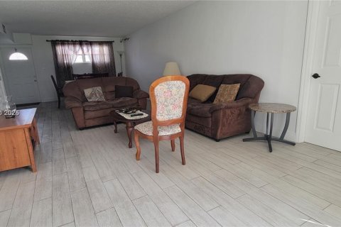 Condo in Pembroke Pines, Florida, 2 bedrooms  № 1756457 - photo 5