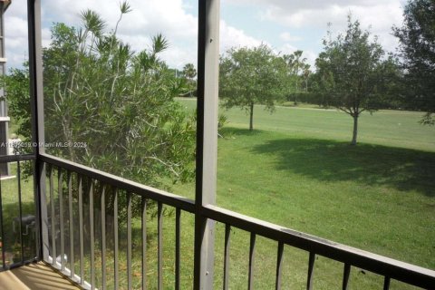 Condo in Pembroke Pines, Florida, 2 bedrooms  № 1756457 - photo 11