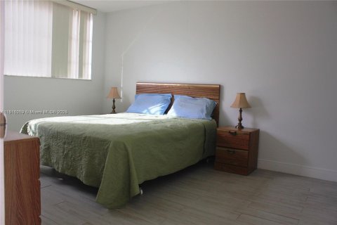Condo in Pembroke Pines, Florida, 2 bedrooms  № 1756457 - photo 8