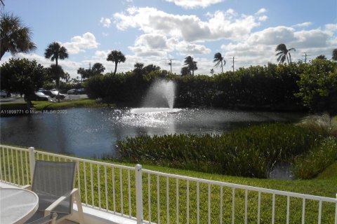 Condo in Jensen Beach, Florida, 2 bedrooms  № 2014880 - photo 14