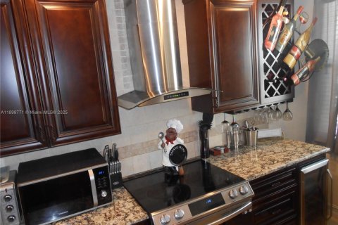 Condo in Jensen Beach, Florida, 2 bedrooms  № 2014880 - photo 6