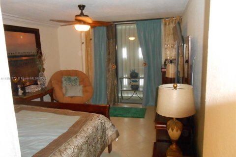 Condo in Jensen Beach, Florida, 2 bedrooms  № 2014880 - photo 4