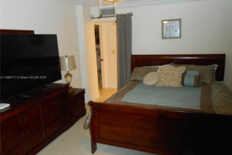 Condo in Jensen Beach, Florida, 2 bedrooms  № 2014880 - photo 5