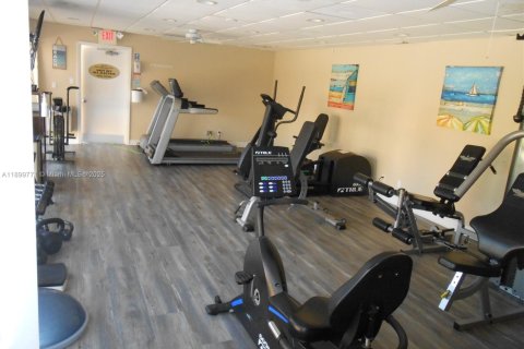 Condo in Jensen Beach, Florida, 2 bedrooms  № 2014880 - photo 11