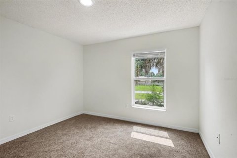 House in Sanford, Florida 4 bedrooms, 206.43 sq.m. № 2259372 - photo 9