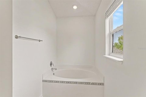 House in Sanford, Florida 4 bedrooms, 206.43 sq.m. № 2259372 - photo 15