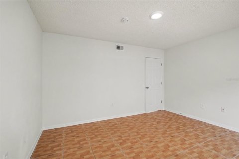 House in Sanford, Florida 4 bedrooms, 206.43 sq.m. № 2259372 - photo 2