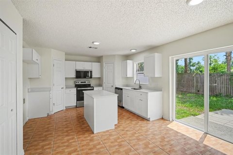 House in Sanford, Florida 4 bedrooms, 206.43 sq.m. № 2259372 - photo 5