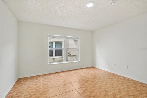 House in Sanford, Florida 4 bedrooms, 206.43 sq.m. № 2259372 - photo 3