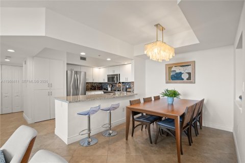 Condo in Fort Lauderdale, Florida, 2 bedrooms  № 2010694 - photo 8