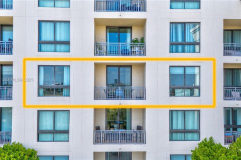 Condo in Fort Lauderdale, Florida, 2 bedrooms  № 2010694 - photo 18