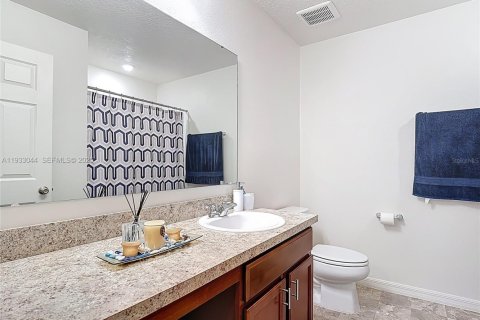 Купить виллу или дом в Киссимми, Флорида 3 спальни, 144.74м2, № 1991816 - фото 6