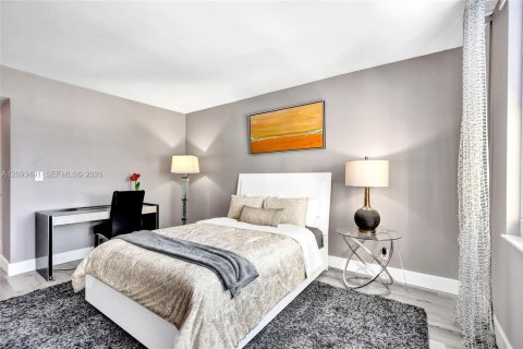 Condo in Hollywood, Florida, 1 bedroom  № 2392063 - photo 14