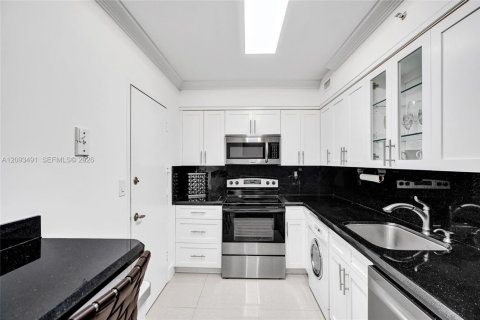 Condo in Hollywood, Florida, 1 bedroom  № 2392063 - photo 9