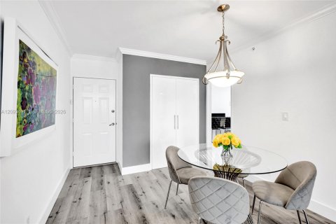 Condo in Hollywood, Florida, 1 bedroom  № 2392063 - photo 18