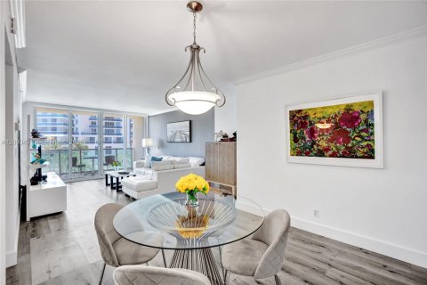 Condo in Hollywood, Florida, 1 bedroom  № 2392063 - photo 5