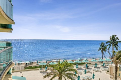 Condo in Hollywood, Florida, 1 bedroom  № 2392063 - photo 20