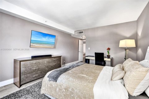 Condo in Hollywood, Florida, 1 bedroom  № 2392063 - photo 15