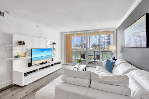 Condo in Hollywood, Florida, 1 bedroom  № 2392063 - photo 6