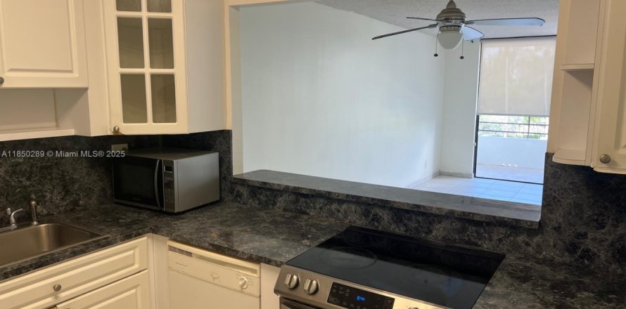 Condo in Hallandale Beach, Florida, 1 bedroom  № 1961865