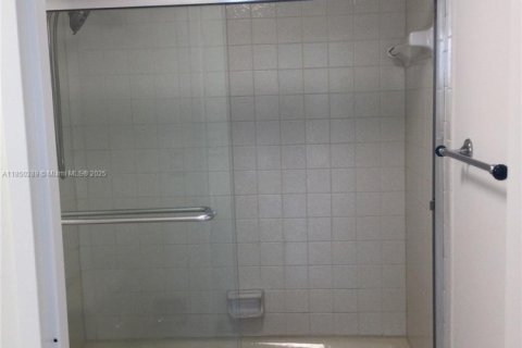 Condo in Hallandale Beach, Florida, 1 bedroom  № 1961865 - photo 15