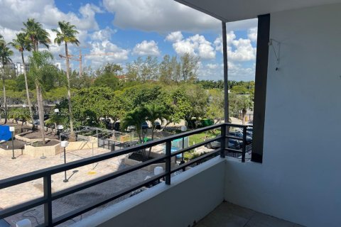 Condo in Hallandale Beach, Florida, 1 bedroom  № 1961865 - photo 6