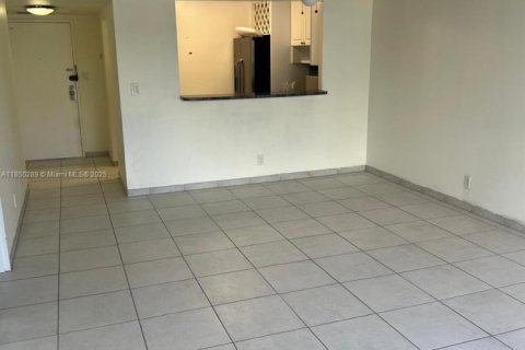 Condo in Hallandale Beach, Florida, 1 bedroom  № 1961865 - photo 5