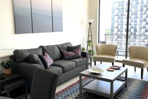 Купить кондоминиум в Дорал, Флорида 1 спальня, 60.48м2, № 1957923 - фото 1