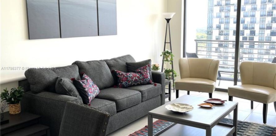 Кондоминиум с 1 спальней в Дорал, Флорида № 1957923