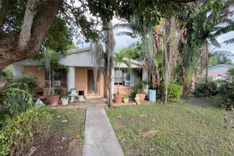 Villa ou maison à vendre à Miami, Floride: 4 chambres, 188.03 m2 № 1970538 - photo 11