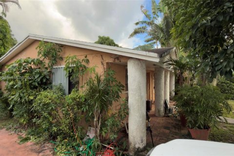 Villa ou maison à vendre à Miami, Floride: 4 chambres, 188.03 m2 № 1970538 - photo 10