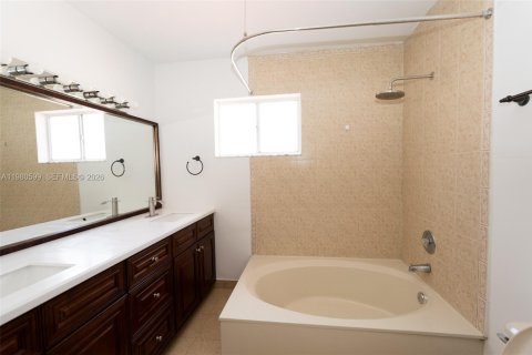 Villa ou maison à louer à Miami, Floride: 3 chambres, 137.77 m2 № 2043875 - photo 8