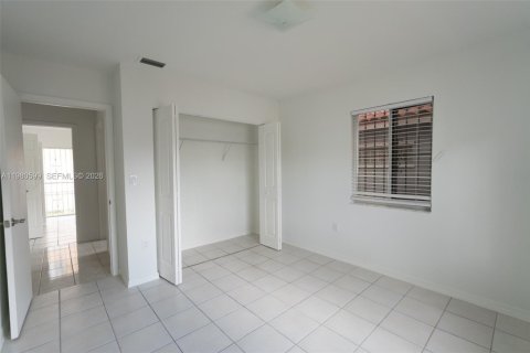 Villa ou maison à louer à Miami, Floride: 3 chambres, 137.77 m2 № 2043875 - photo 11